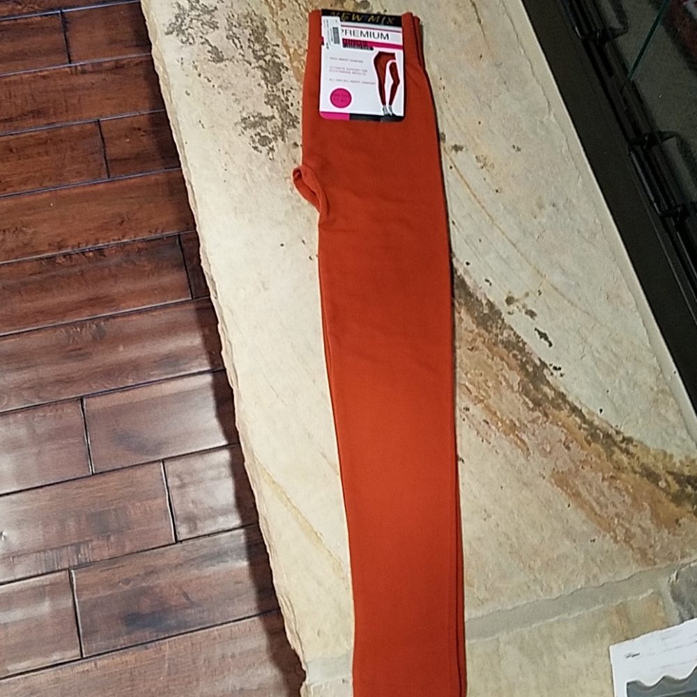 NWT New Mix Fleece Leggings  One Size